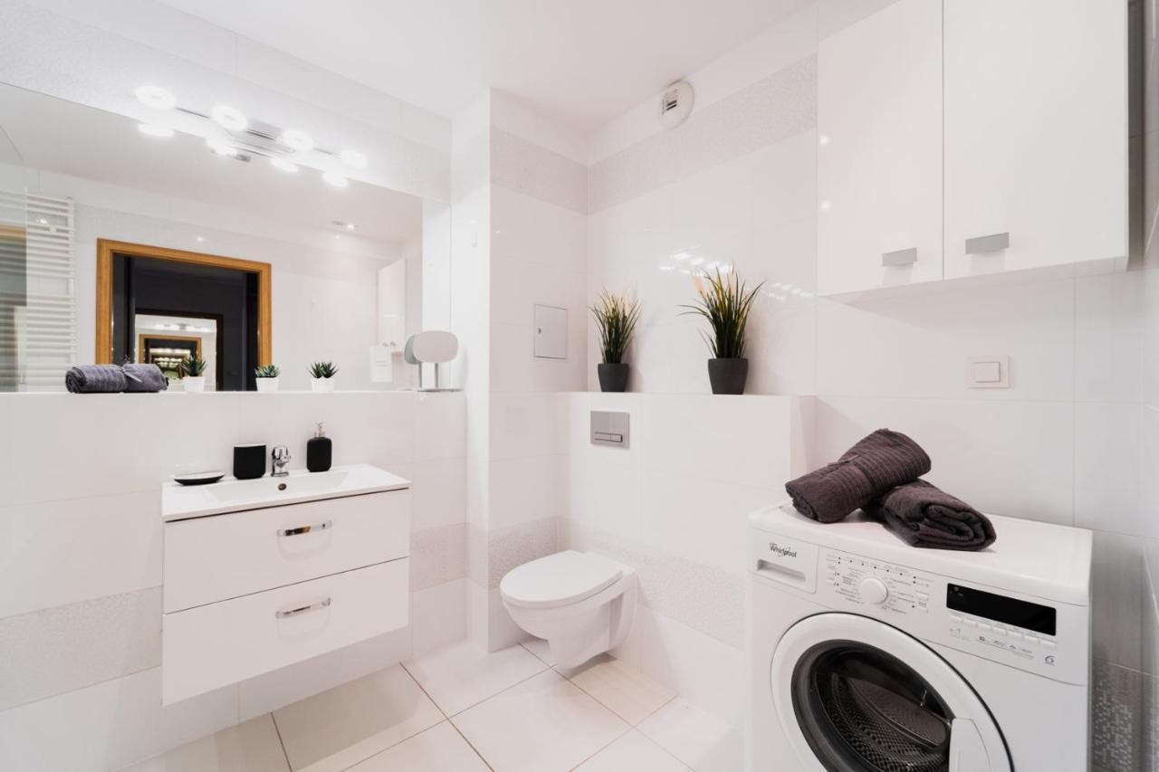 Apart City Center - 3 Rooms - Parking Place Breslau Exterior foto
