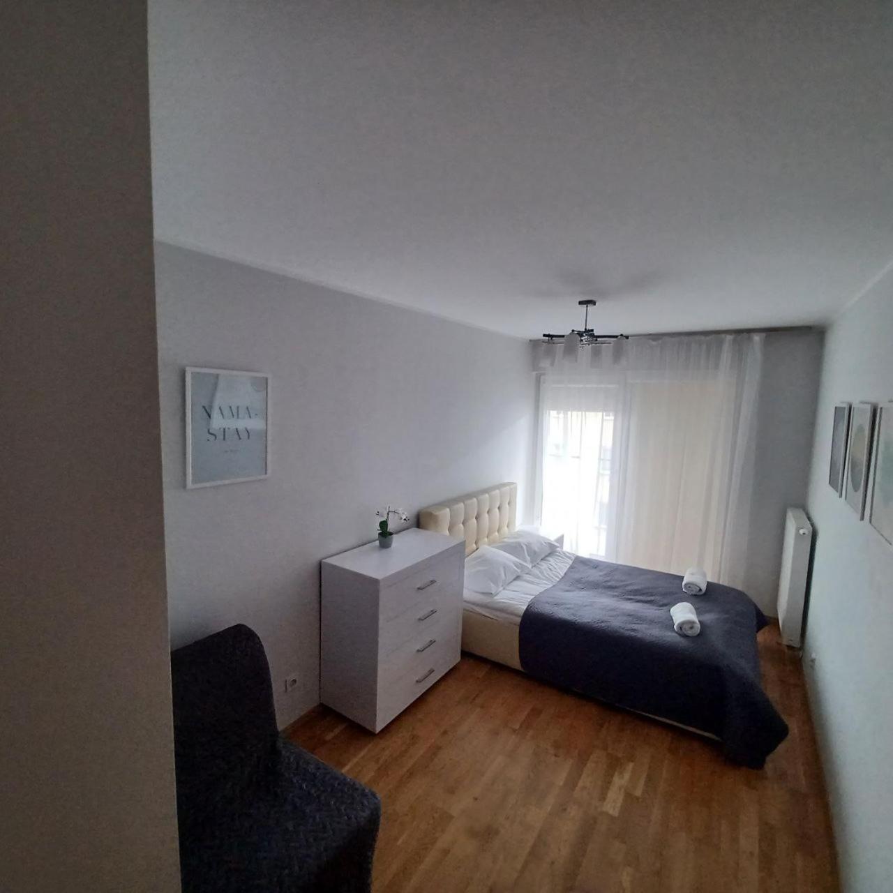 Apart City Center - 3 Rooms - Parking Place Breslau Exterior foto